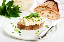 Falošná treska nátierka s vegetou Falošná treska nátierka s vegetou