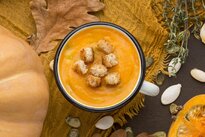 Krémová polievka z pečenej tekvice Hokkaido s kokosovým mliekom