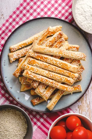 Slané tyčinky z lístkového cesta bezlepkové Slané tyčinky z lístkového cesta bezlepkové