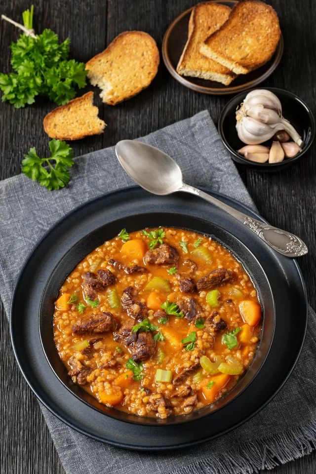 Šošovicová polievka s párkom a vegetou bez glutamanu