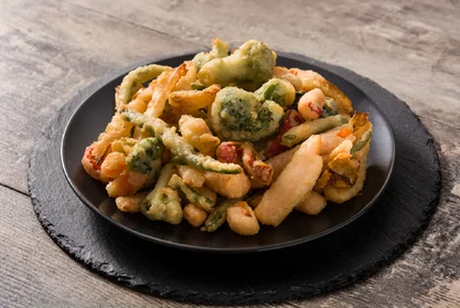 Tempura vyprážaná zelenina Tempura vyprážaná zelenina