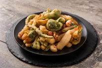 Tempura vyprážaná zelenina Tempura vyprážaná zelenina