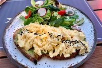 Vajíčkovo-avokádový šalát s vegetou bez glutamanu Vajíčkovo-avokádový šalát s vegetou bez glutamanu