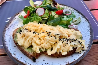 Vajíčkovo-avokádový šalát s vegetou bez glutamanu Vajíčkovo-avokádový šalát s vegetou bez glutamanu