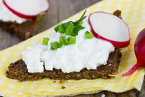 Vegánska kukuričná placka s humusom